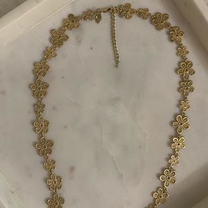 Long daisy necklace